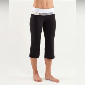 ! Nwt Lululemon reversible Groove crops